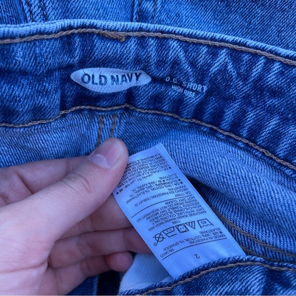 Old Navy | O.G. Short High Rise Medium Wash Cuffed Hem Jean Shorts - Picture 5 of 5